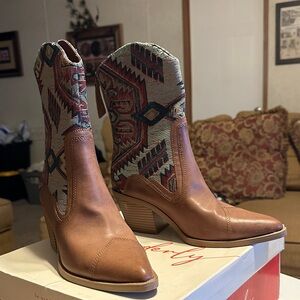 Wonderly Tan and Multicolor Heeled Boots